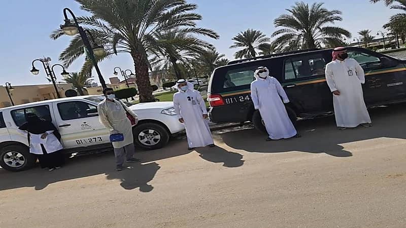 بالصور.. بدء حملة التطعيم لمرضى الرعاية المنزلية وذويهم بلقاح كورونا في بيشة