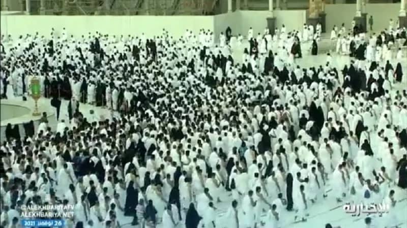 بالفيديو.. عودة الطواف مرة أخرى لغير المعتمرين في الحرم المكي
