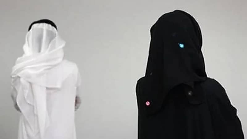مستشار أسري يحذر الأزواج من تفتيش الهواتف
