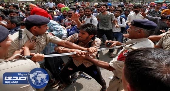 اشتباكات عنيفة بالهند ضد رفع الرسوم الدراسية