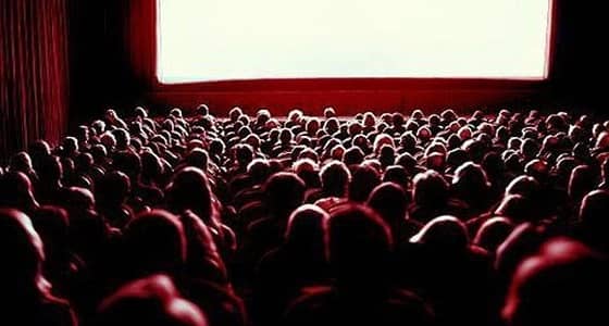 هاتف يتسبب في مصرع شاب داخل قاعة سينما