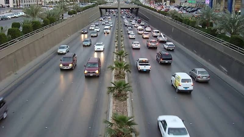 "مسؤول": التأمين على المركبات ثاني أكبر قطاع في السوق المحلي