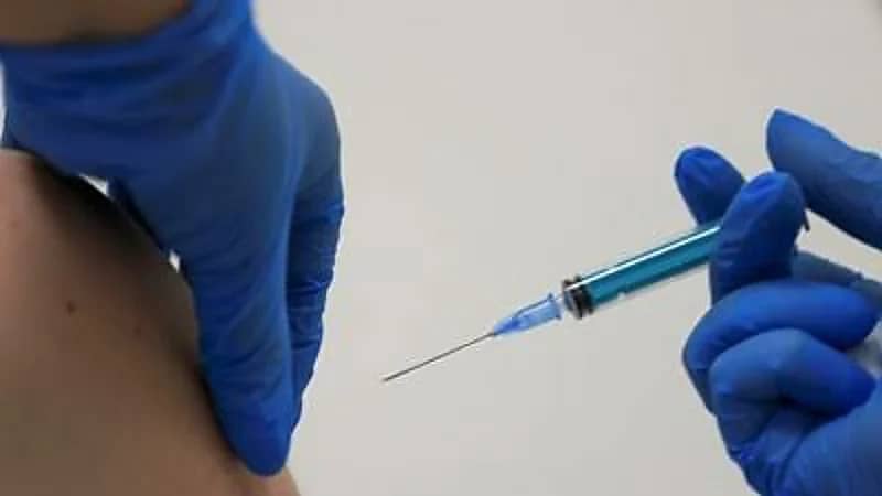 الصحة: يمكن أخذ جرعتين من لقاحين مختلفين لكورونا