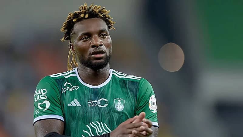 نادي تركي يفاوض محترف الأهلي