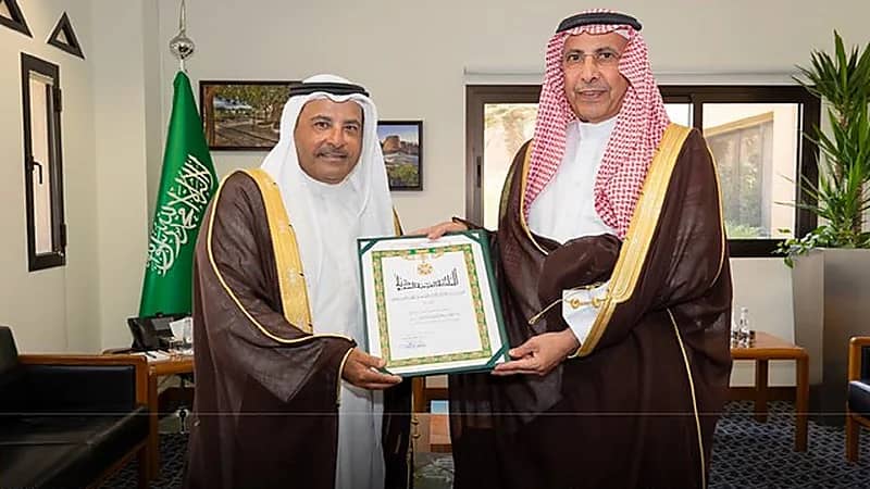 منح الفوزان والشايع وسام الملك عبدالعزيز من الدرجة الرابعة