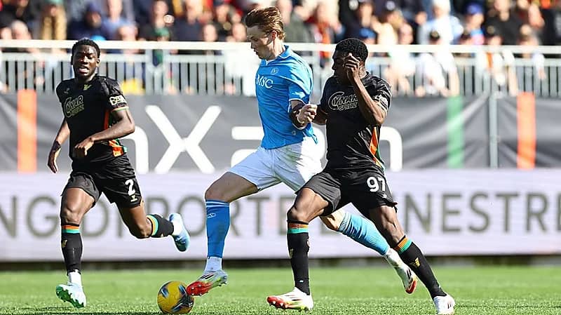 نابولي يهدر فرصة الصدارة ويتعادل مع فينيتسيا