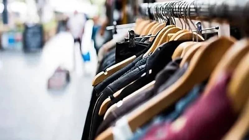 السجن لعامل هتك عرض فتاة أثناء شراءها لملابس