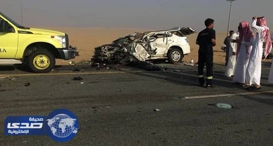 بالصور..مصرع سائق وإصابة معلمات في حادث تصادم حافلة طالبات بالحجرة