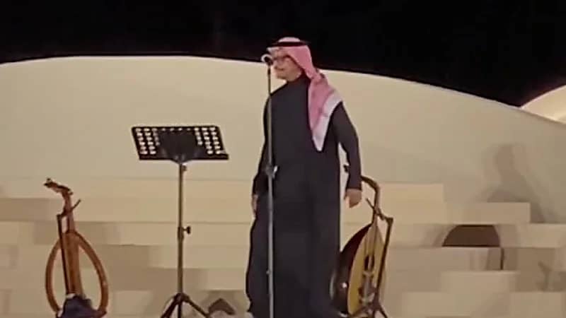 بالفيديو.. ردة فعل رابح صقر تجاه شخص ناداه باسمه في حفله بالعلا