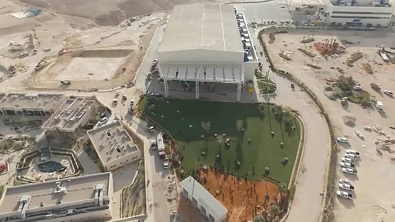 اللمسات النهائية في استديوهات الحصن بيج تايم غرب الرياض .. صور