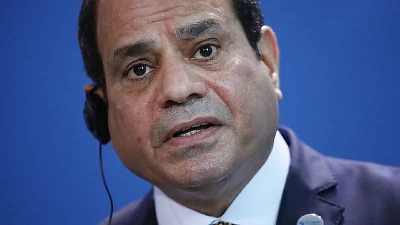 الرئيس المصري يرد على أنباء بيع قناة السويس بـ"تريليون دولار"