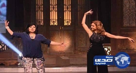 بالفيديو ..نيللي كريم تعلم إسعاد يونس البالية بطريقة طريفة