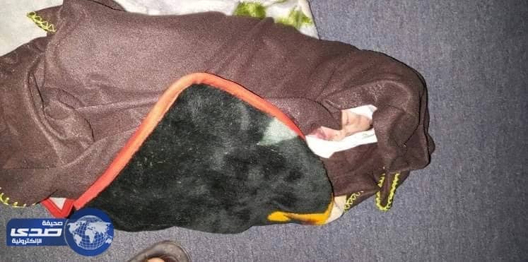 مصري يقطع ذراع  رضيع أثناء تواجده داخل صندوق قمامة