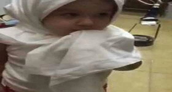 بالفيديو..طفلة سورية تتقمص دور الشحاذة بعفوية وبراءة يثير جدلا