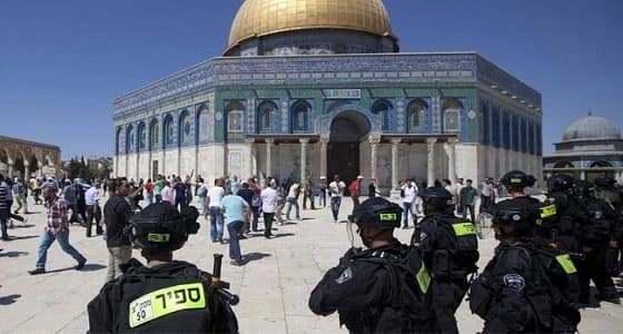 مستوطنون يهود يقتحمون الأقصى ويؤدون طقوسا تلمودية صامتة