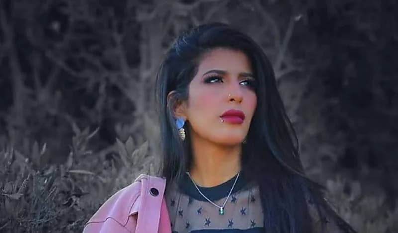 شاهد.. أروى عمر تفاجئ متابعيها بزواجها من خطيبها عبدالله المولد 