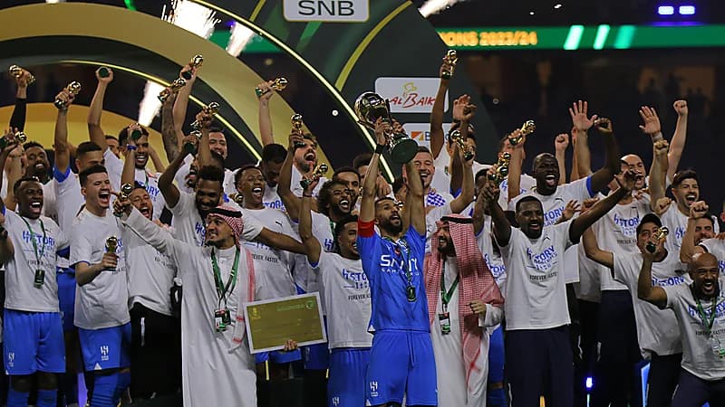 بـ 9 لاعبين .. الهلال بطلاً لكأس الملك .. صور وفيديو