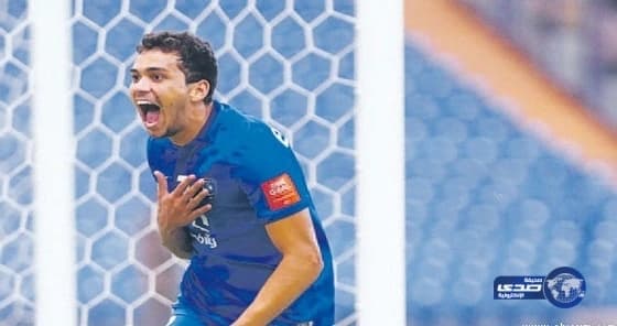 بالفيديو.. لحظة سقوط لوحة إعلانية على عدد من النساء في الخرج