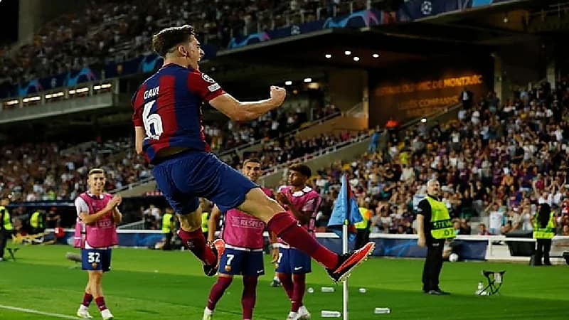 لحظة انفعال غافي على ليفاندوفسكي خلال مباراة برشلونة واشبيلية .. فيديو