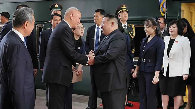 أول ظهور لابنة كيم بين قادة العالم في بكين.. فيديو