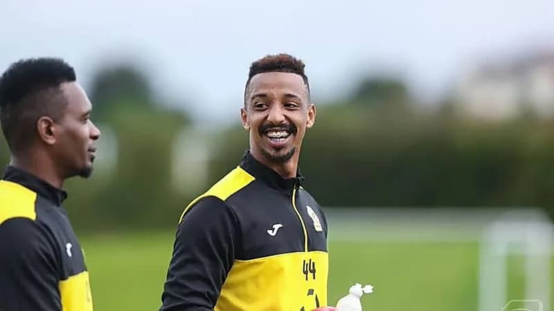  بخاري يرد على استبعادات النصر 