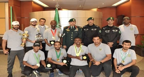 بالصور.. رئيس الحرس الملكي يكرم الأبطال في الشؤون الرياضية