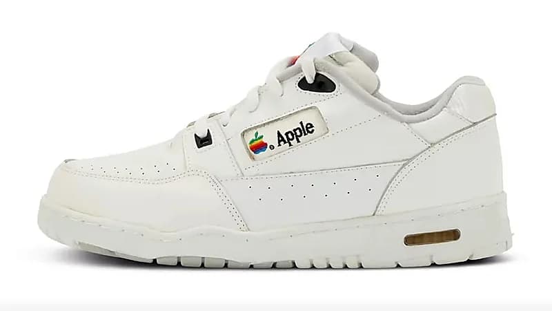 دار مزادات تعتزم بيع حذاء آبل النادر مقابل 50 ألف دولار