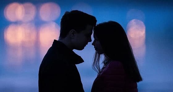 5 دلالات تؤكد أن زوجك لا يزال يحبك