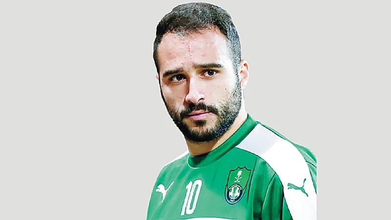 لاعب الأهلي السابق يعتزل كرة القدم