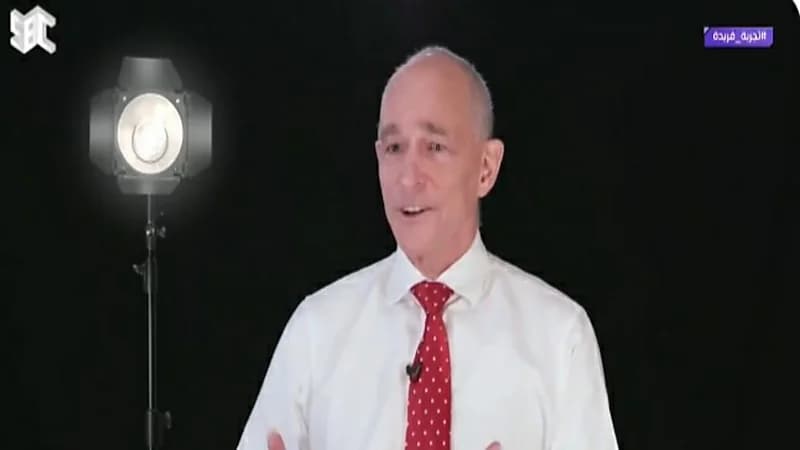 بالفيديو.. أسترالي يروي تجربة عمله في الرياض