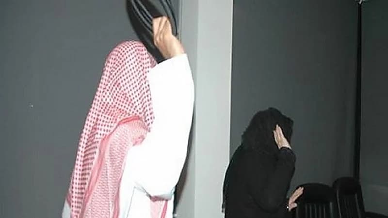 التحقيق في اعتداء رجل على زوجته بآلة حادة بجدة