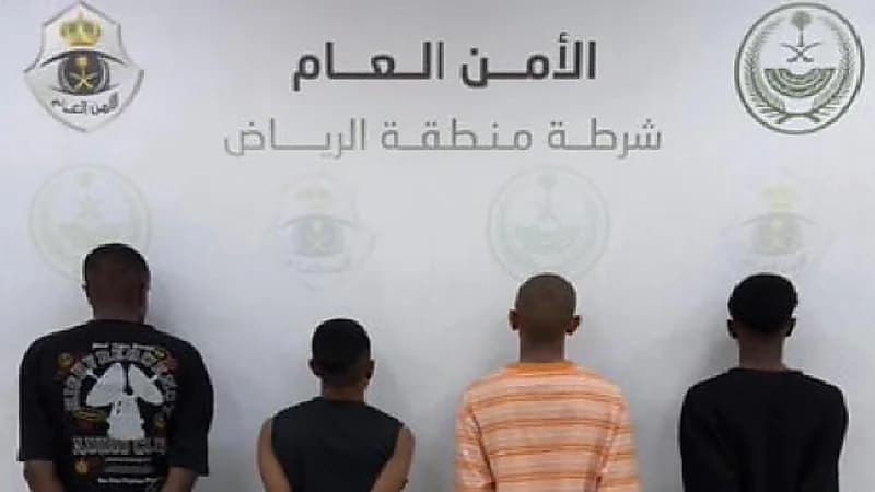 القبض على 4 أشخاص سلبوا حقيبة امرأة باستخدام مركبة مسروقة