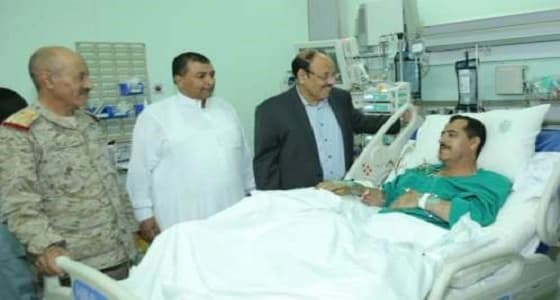 أول ظهور لرئيس الأركان بعد إصابته إثر انفجار لغم بالجوف