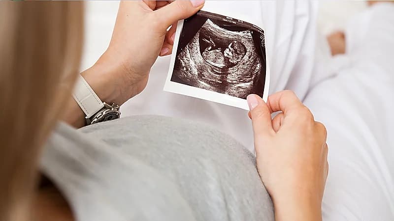 كيف يمكنك سماع نبضات قلب الجنين بالأذن