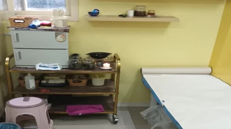 ضبط مخالفة تمارس الطب البديل بدون ترخيص بالرياض