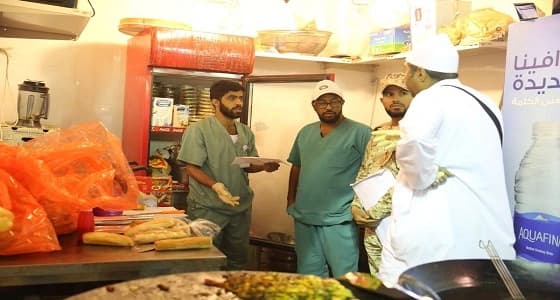 بالصور.. إتلاف 900 كيلو من اللحوم الفاسدة بالرياض