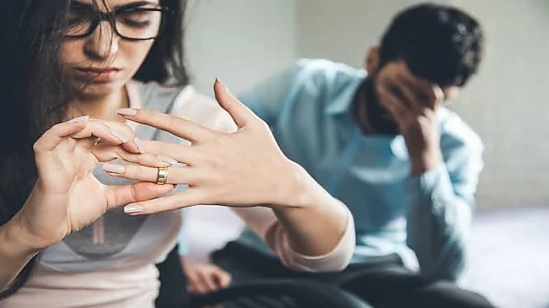  رجل يقيم دعوى نشوز ضد زوجته:"بتكسر العفش على رأسي"