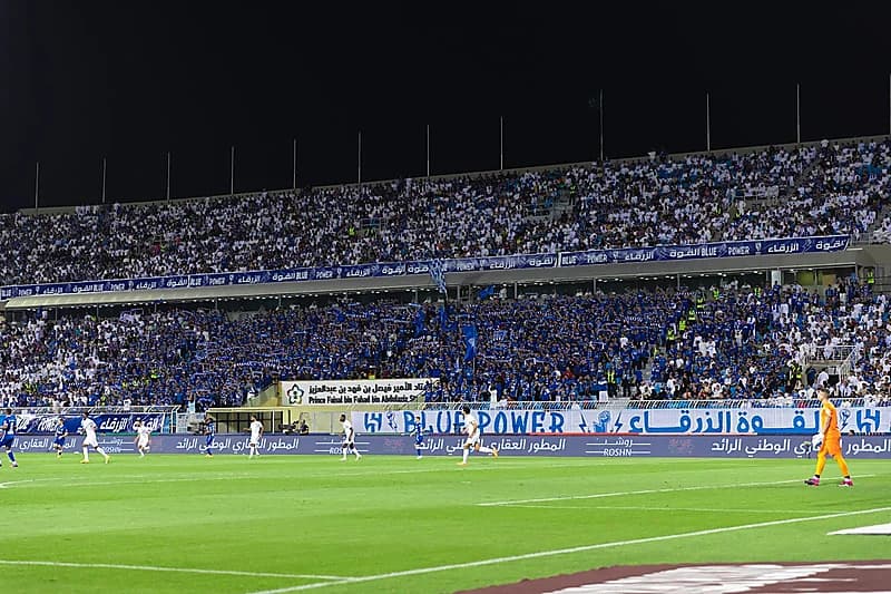 الانضباط تٌغرم الهلال والاتحاد والطائي بسبب قوارير المياه