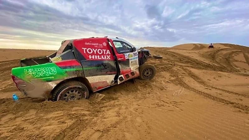 نجاة يزيد الراجحي من حادث خلال رالي كازاخستان