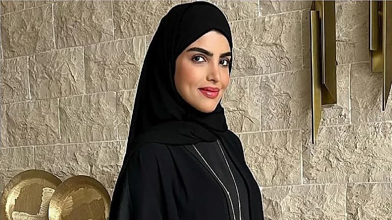 سارة الودعاني: كان عندي في بيتي 15 عاملة .. فيديو