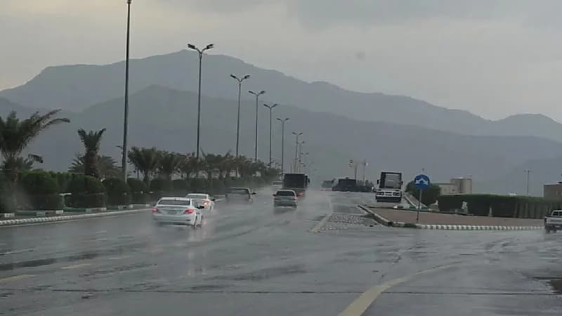 سحب رعدية ممطرة على محافظتي العيص ووادي الفرع