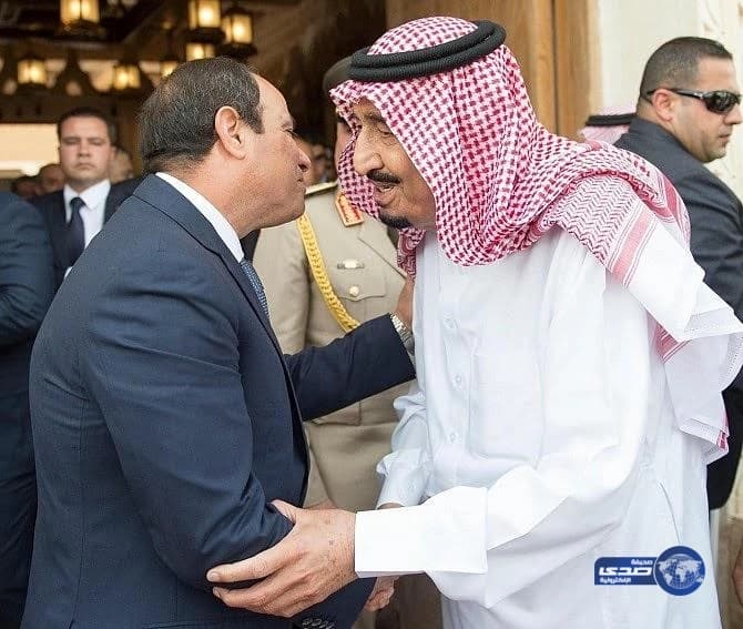 بالصور.. بعد مواجهة الحوثي.. " السهيمي " في مقبرة شهداء الحرم