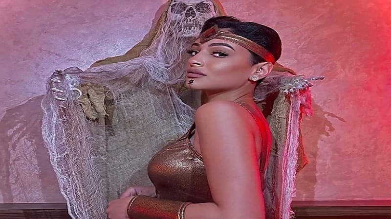 بالفيديو والصور.. شوق الهادي تثير الجدل بملابس "الهالوين"