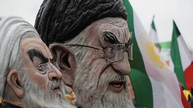 إيرانيون يهتفون: "خامنئي يا ظالم.. سندفنك تحت التراب"