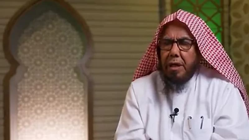 "المطلق": من أغرب الفتاوى التي مرت عليّ امرأة ترى أن القطرة في العين تُفطّر (فيديو)