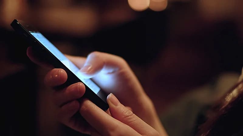 بالفيديو .. متخصص يكشف أسباب تبخر الدموع خلال فترة الصيف