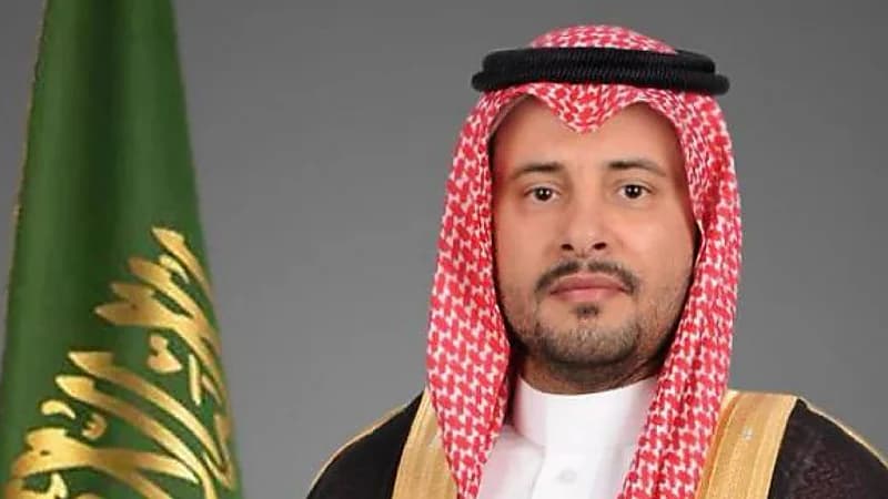 الأستاذ مشاري مطلق الهذيلي يحصل على درجة الماجستير التنفيذي