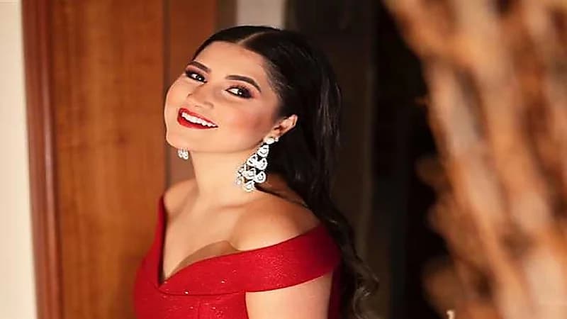 طفلة طيور الجنة تخطف الأنظار في حفل تخرجها..صور