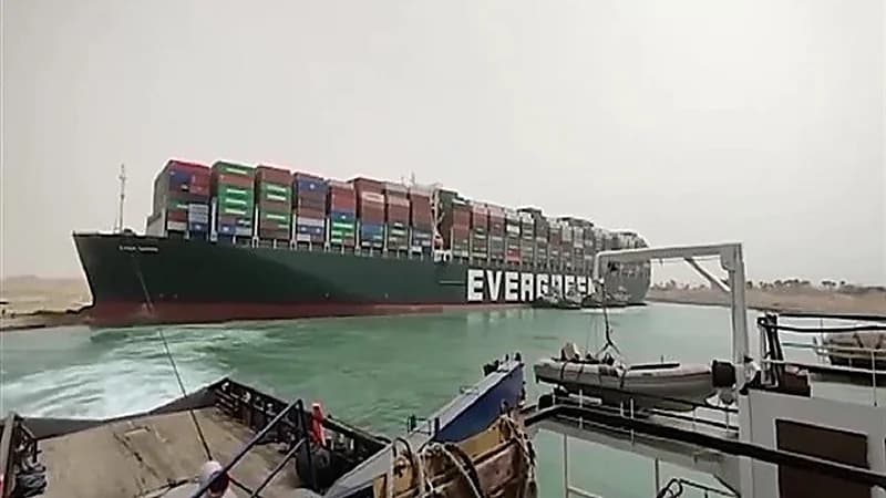 مصر تتحفظ على سفينة حادثة قناة السويس بسبب المماطلة في "التعويضات"