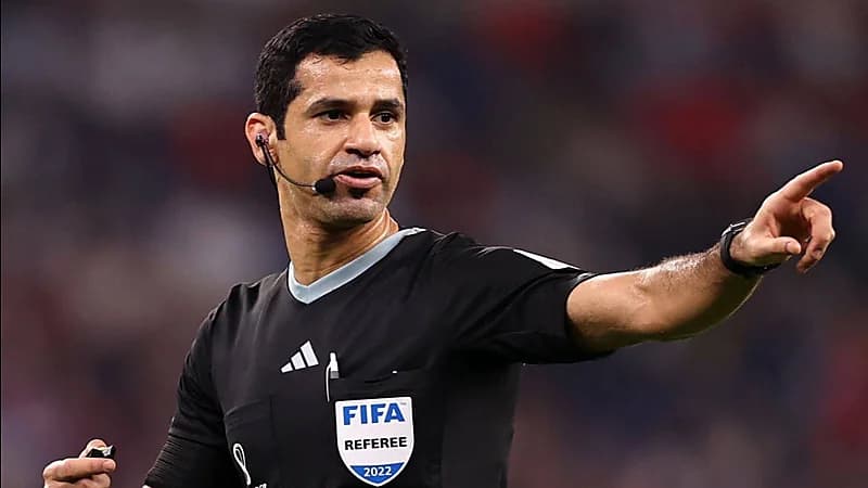 طاقم تحكيم قطري يقود لقاء الهلال و الاتحاد